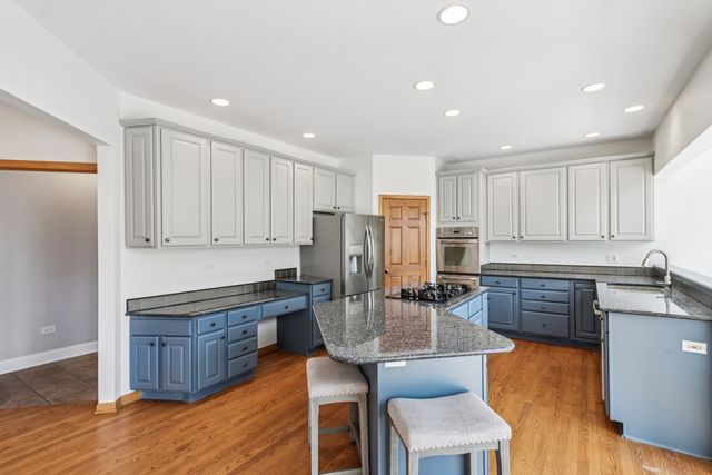 641 Mason Lane, Lake In The Hills, IL 60156