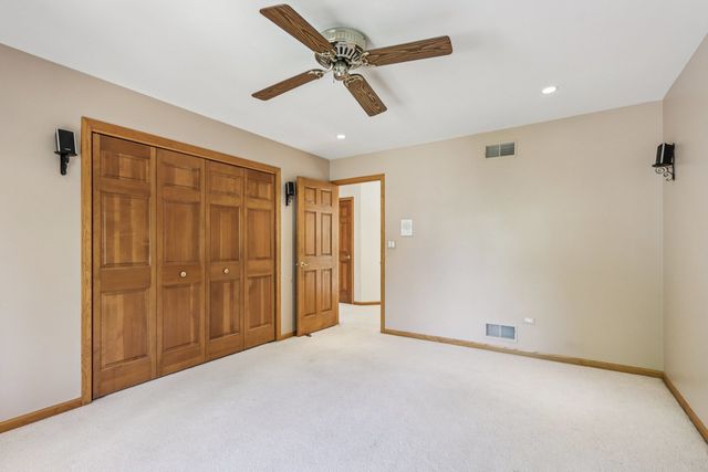 641 Mason Lane, Lake In The Hills, IL 60156