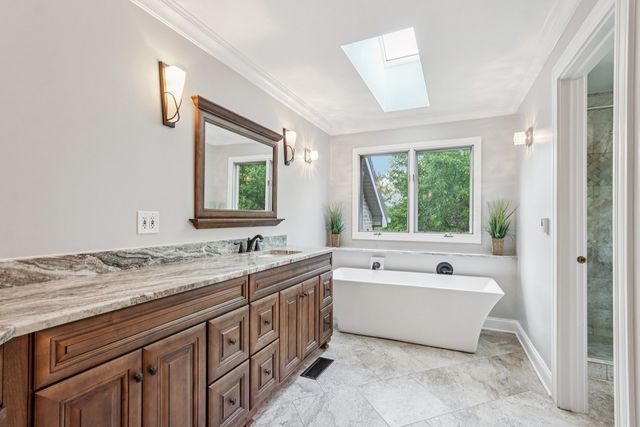 641 Mason Lane, Lake In The Hills, IL 60156