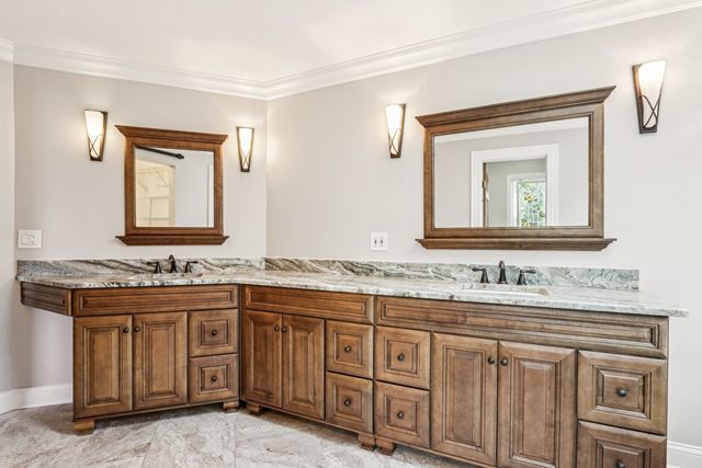 641 Mason Lane, Lake In The Hills, IL 60156