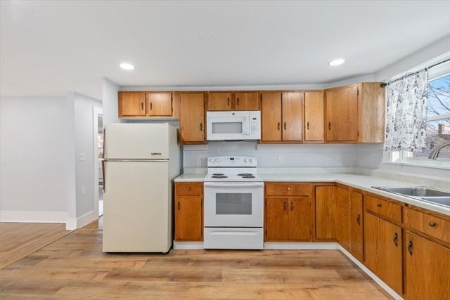 129 Friend St 2, Amesbury, MA 01913