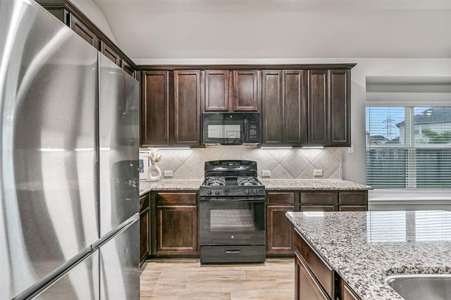 305 Bordeaux Court, Alvin, TX 77511