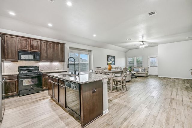 305 Bordeaux Court, Alvin, TX 77511