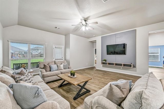 305 Bordeaux Court, Alvin, TX 77511