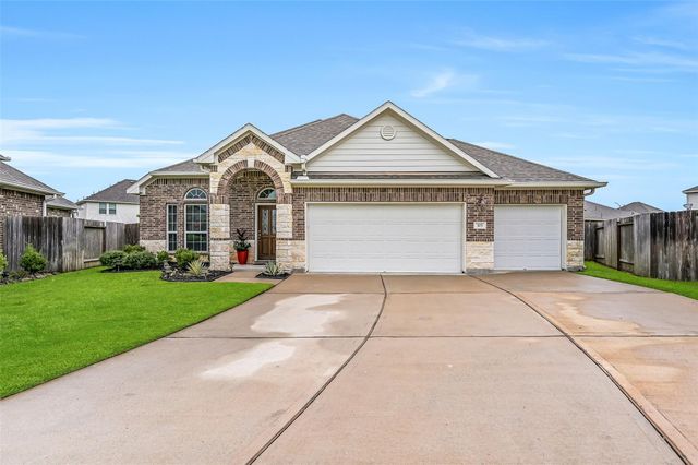 305 Bordeaux Court, Alvin, TX 77511