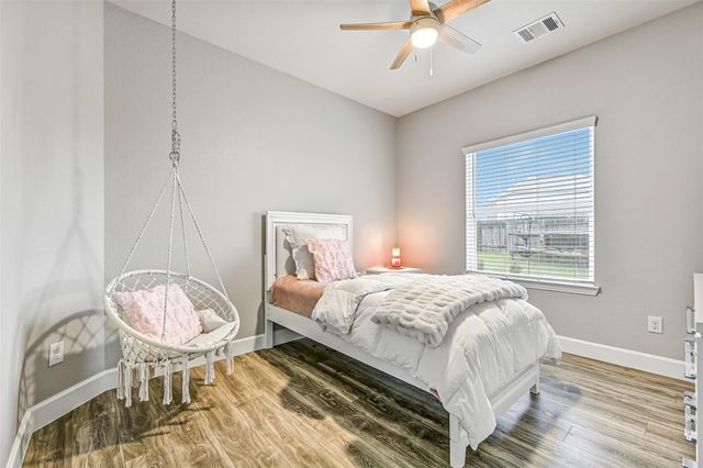 305 Bordeaux Court, Alvin, TX 77511