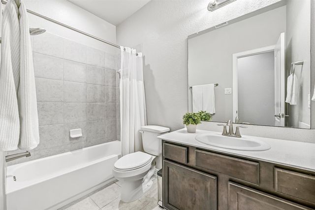 305 Bordeaux Court, Alvin, TX 77511