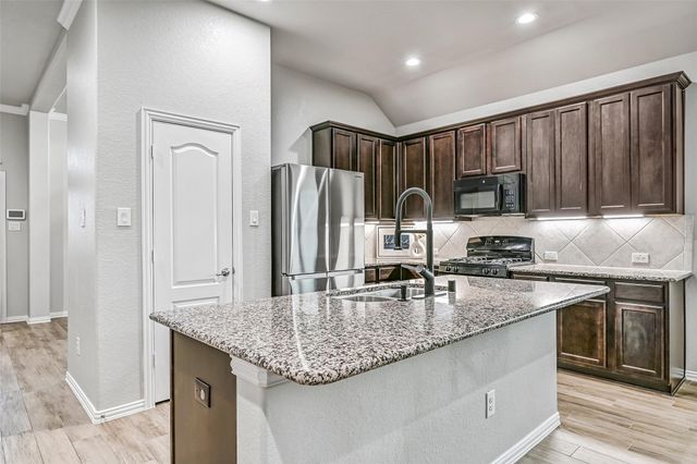 305 Bordeaux Court, Alvin, TX 77511