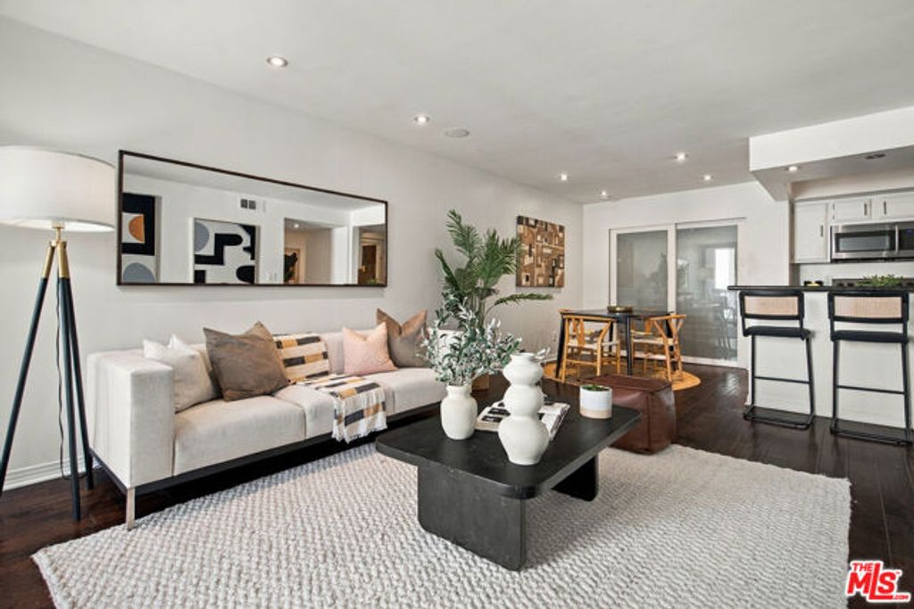 1215 N Olive Drive 306, West Hollywood, CA 90069