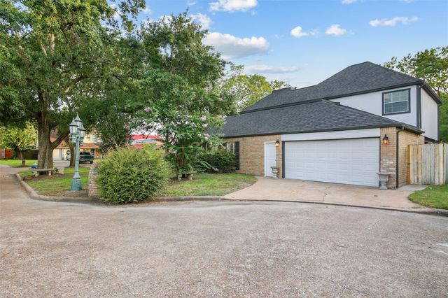 6903 Vinewood Circle, Houston, TX 77088