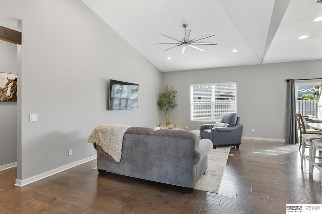 5021 N 208th Avenue, Elkhorn, NE 68022