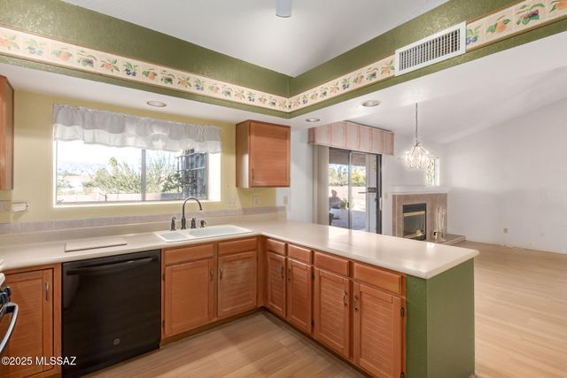 10245 E Essex Village Drive, Tucson, AZ 85748