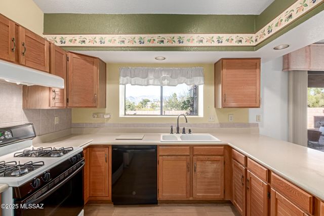 10245 E Essex Village Drive, Tucson, AZ 85748