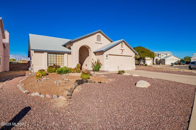 10245 E Essex Village Drive, Tucson, AZ 85748