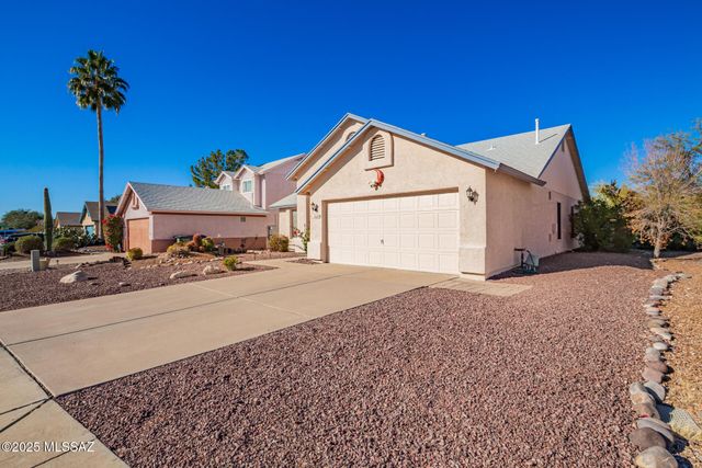 10245 E Essex Village Drive, Tucson, AZ 85748