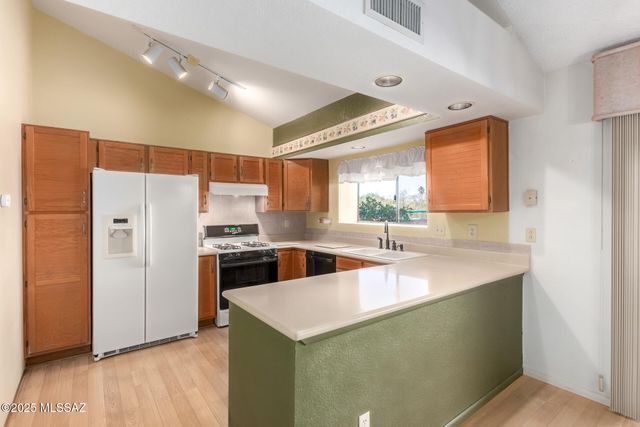 10245 E Essex Village Drive, Tucson, AZ 85748