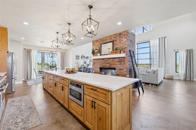 23960 E 710 Road, Wagoner, OK 74467