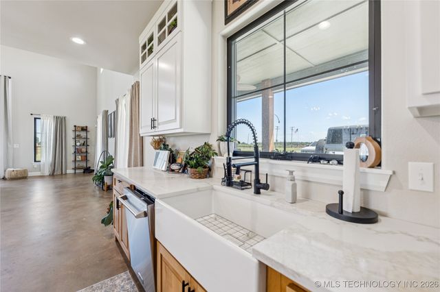 23960 E 710 Road, Wagoner, OK 74467