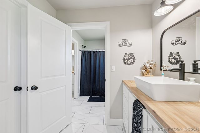 23960 E 710 Road, Wagoner, OK 74467