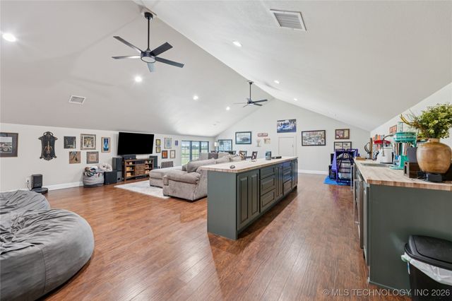 23960 E 710 Road, Wagoner, OK 74467