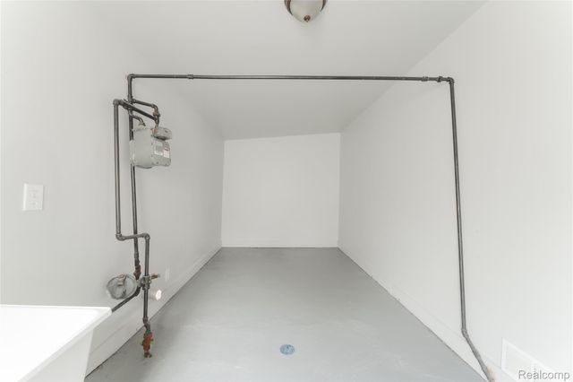 4524 Fleming Street, Dearborn Heights, MI 48125