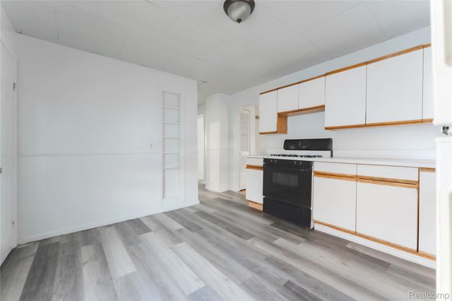 4524 Fleming Street, Dearborn Heights, MI 48125