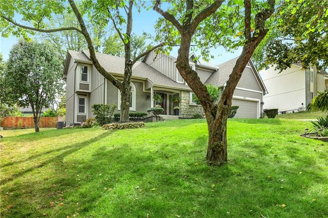 2508 NW Bent Tree Circle, Lee's Summit, MO 64081