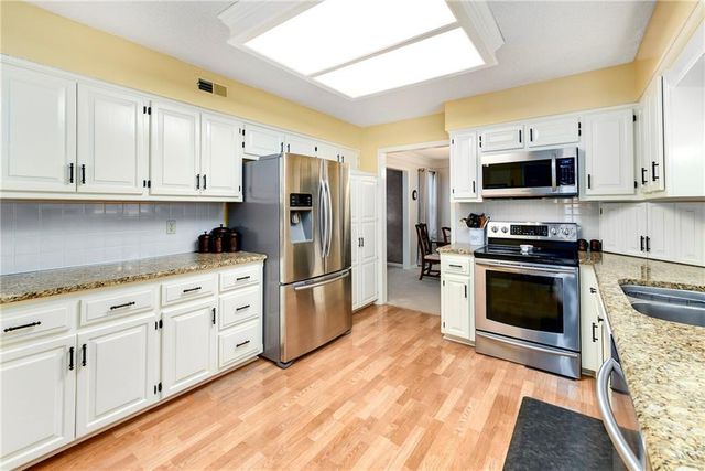 2508 NW Bent Tree Circle, Lee's Summit, MO 64081