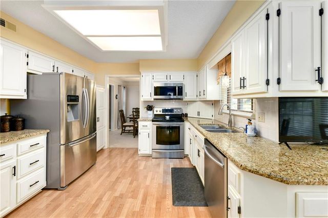 2508 NW Bent Tree Circle, Lee's Summit, MO 64081