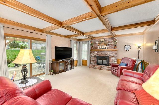 2508 NW Bent Tree Circle, Lee's Summit, MO 64081