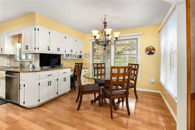 2508 NW Bent Tree Circle, Lee's Summit, MO 64081