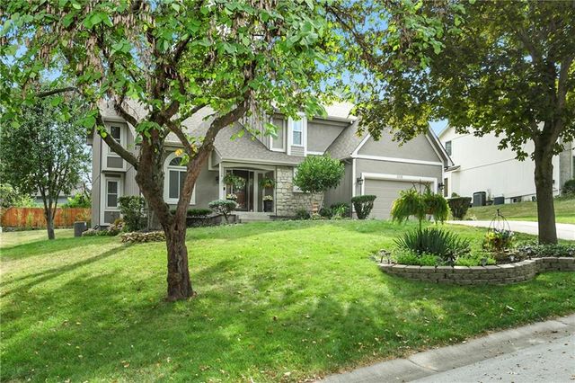 2508 NW Bent Tree Circle, Lee's Summit, MO 64081