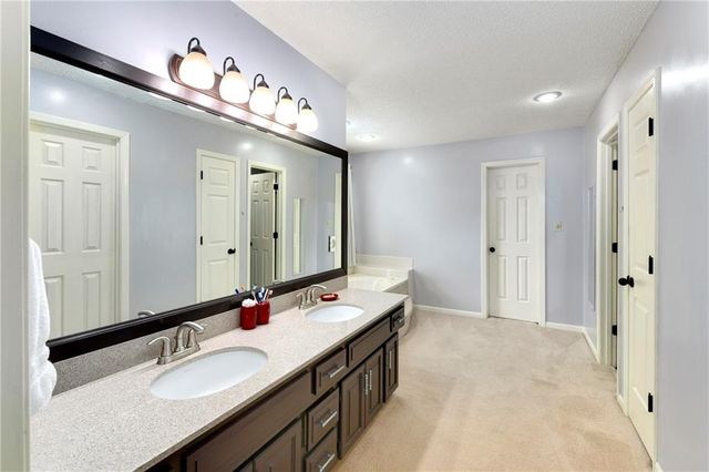 2508 NW Bent Tree Circle, Lee's Summit, MO 64081