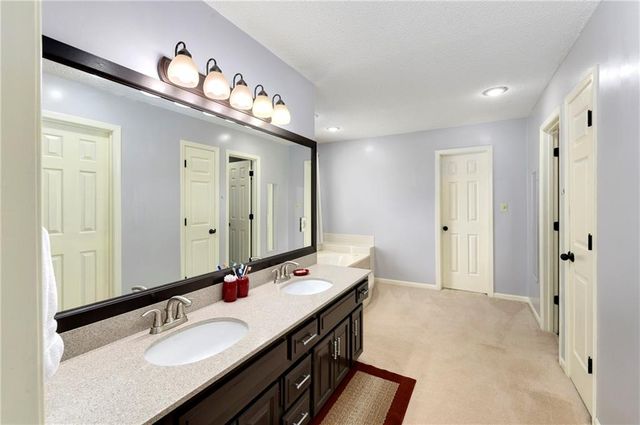 2508 NW Bent Tree Circle, Lee's Summit, MO 64081