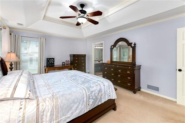 2508 NW Bent Tree Circle, Lee's Summit, MO 64081