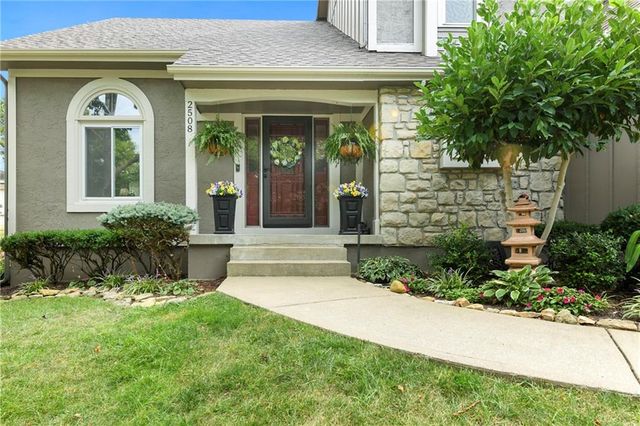 2508 NW Bent Tree Circle, Lee's Summit, MO 64081