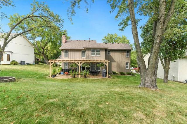 2508 NW Bent Tree Circle, Lee's Summit, MO 64081