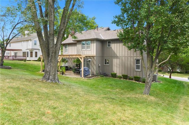 2508 NW Bent Tree Circle, Lee's Summit, MO 64081