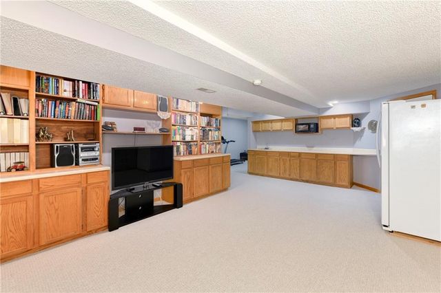 2508 NW Bent Tree Circle, Lee's Summit, MO 64081
