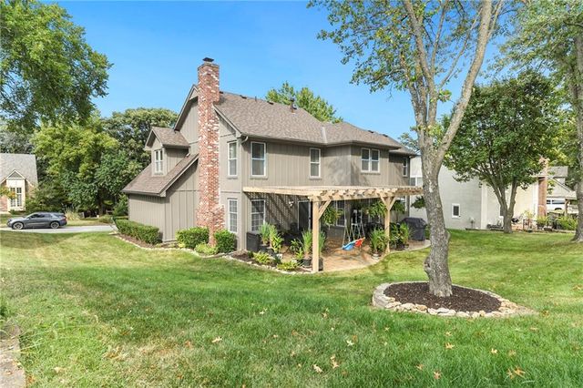 2508 NW Bent Tree Circle, Lee's Summit, MO 64081