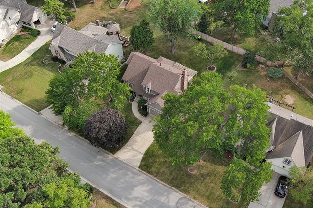 2508 NW Bent Tree Circle, Lee's Summit, MO 64081