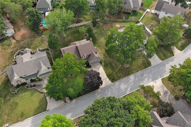 2508 NW Bent Tree Circle, Lee's Summit, MO 64081