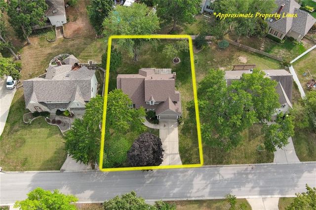 2508 NW Bent Tree Circle, Lee's Summit, MO 64081