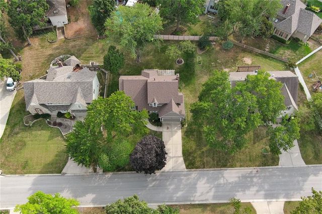 2508 NW Bent Tree Circle, Lee's Summit, MO 64081
