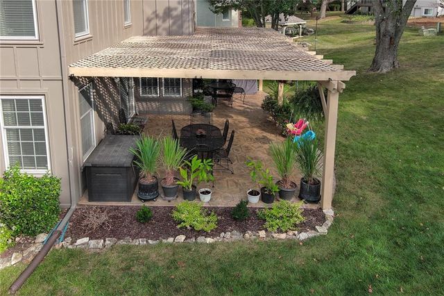 2508 NW Bent Tree Circle, Lee's Summit, MO 64081