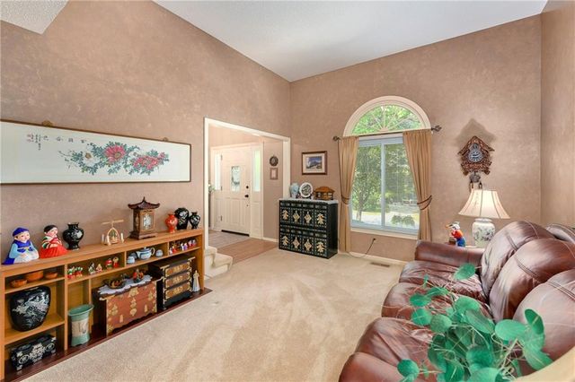 2508 NW Bent Tree Circle, Lee's Summit, MO 64081
