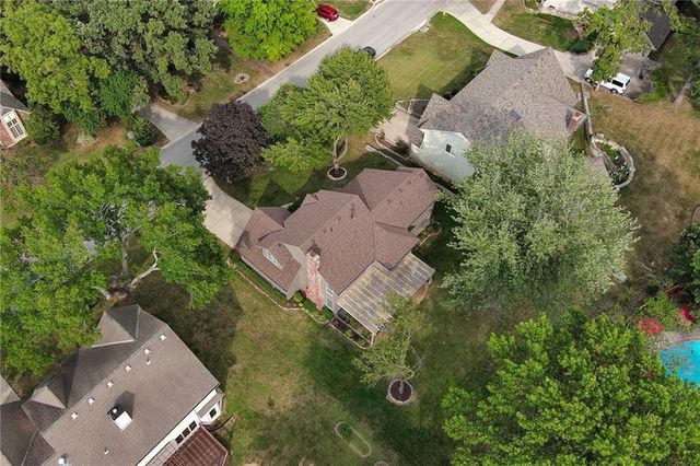 2508 NW Bent Tree Circle, Lee's Summit, MO 64081