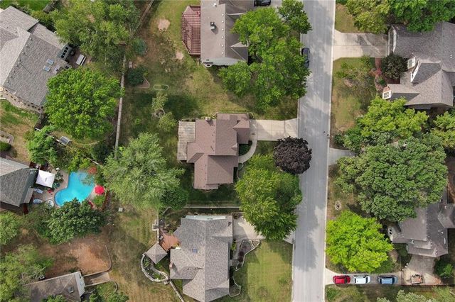 2508 NW Bent Tree Circle, Lee's Summit, MO 64081