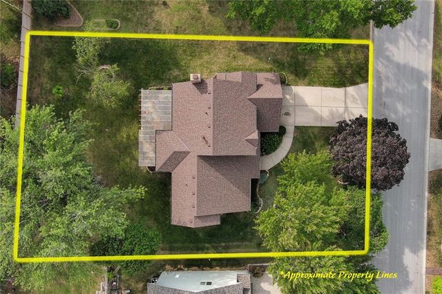 2508 NW Bent Tree Circle, Lee's Summit, MO 64081