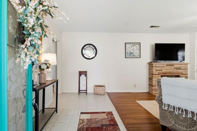 111 Circle Drive, Cleveland, TX 77327